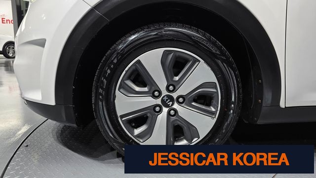 2017 Kia Niro - Thumbnail 15