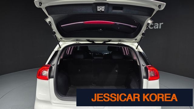 2017 Kia Niro - Thumbnail 16