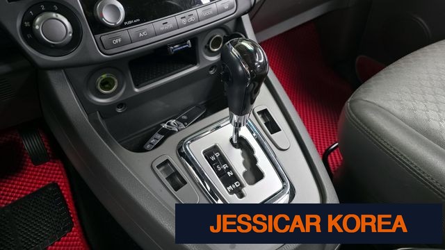 2016 KG Mobility Korando Turismo - Thumbnail 2