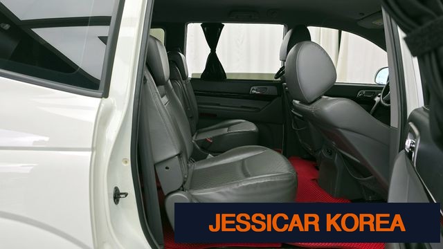 2016 KG Mobility Korando Turismo - Thumbnail 4