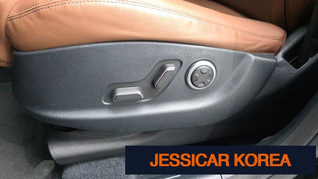 2021 Genesis GV70 - Thumbnail 19