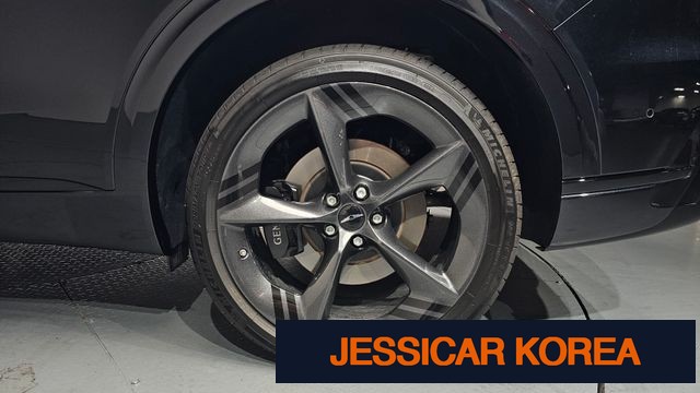 2025 Genesis GV70 - Thumbnail 8