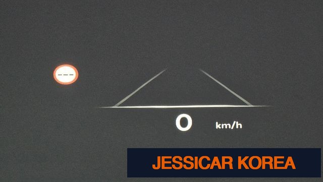 2025 Genesis GV70 - Thumbnail 13