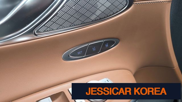 2021 Genesis GV70 - Thumbnail 2