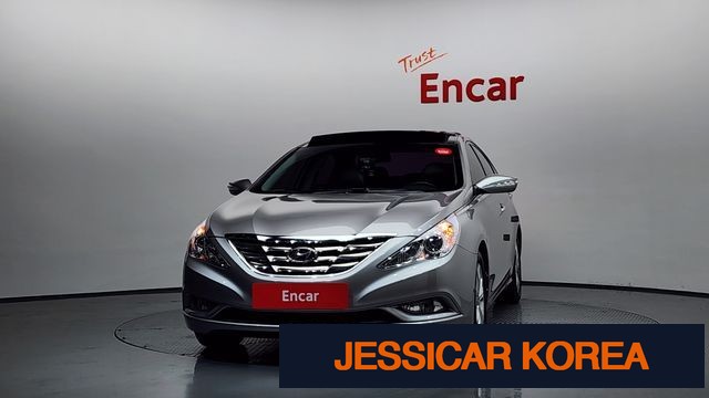 2011 Hyundai YF Sonata - Thumbnail 2