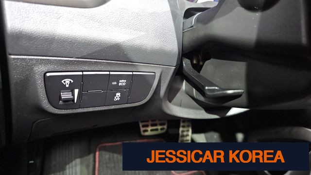 2012 Hyundai Veloster - Thumbnail 4
