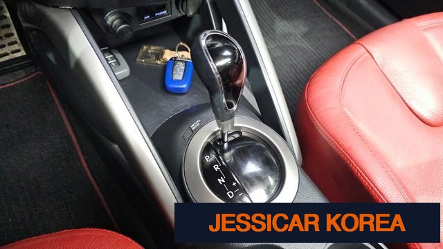 2012 Hyundai Veloster - Thumbnail 8