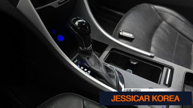 2012 Hyundai sonata hybrid - Thumbnail 3