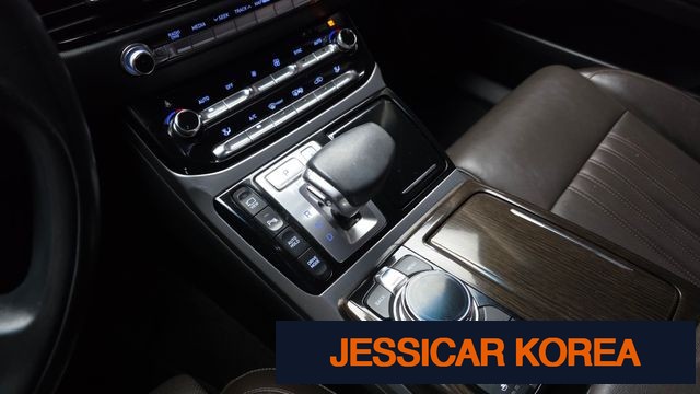 2017 Genesis EQ900 - Thumbnail 16