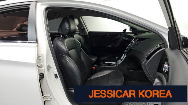 2011 Hyundai YF Sonata - Thumbnail 9