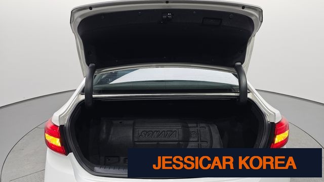 2017 Hyundai LF Sonata - Thumbnail 16