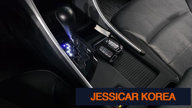 2011 Hyundai YF Sonata - Thumbnail 2