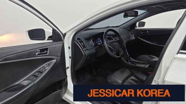 2011 Hyundai YF Sonata - Thumbnail 5