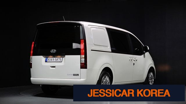 2025 Hyundai Staria - Thumbnail 3