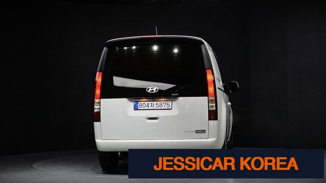 2025 Hyundai Staria - Thumbnail 9