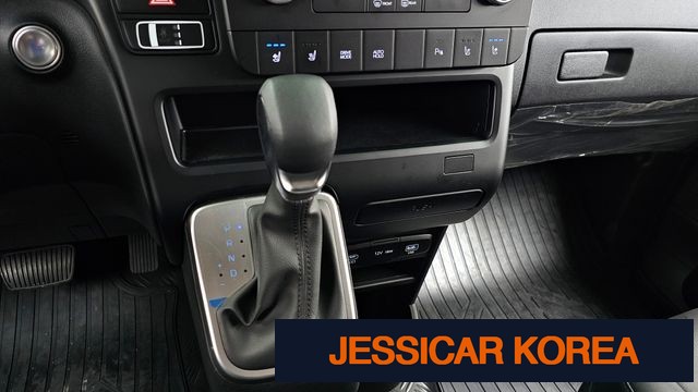 2025 Hyundai Staria - Thumbnail 17