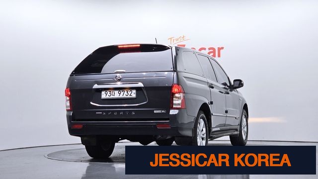 2016 KG Mobility Korando Sports - Thumbnail 2