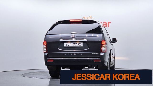 2016 KG Mobility Korando Sports - Thumbnail 3