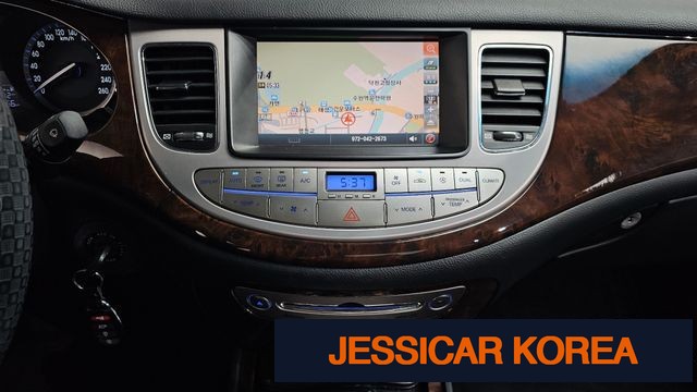 2009 Hyundai Genesis - Thumbnail 10