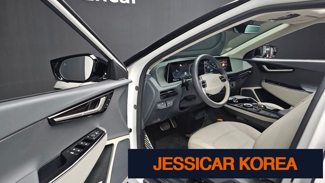 2023 Kia EV6 - Thumbnail 16