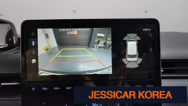 2025 Hyundai Staria - Thumbnail 2