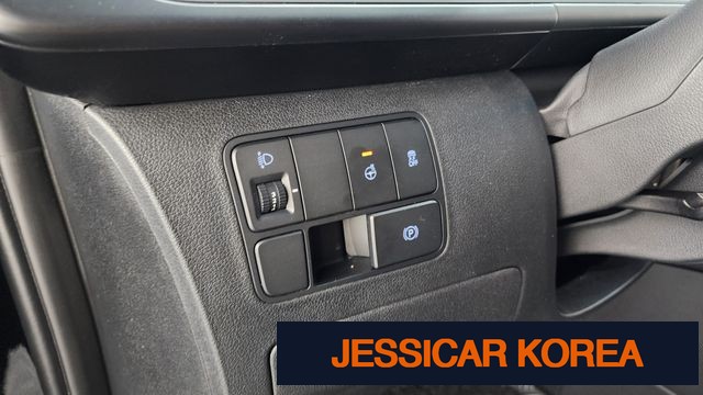 2025 Hyundai Staria - Thumbnail 4