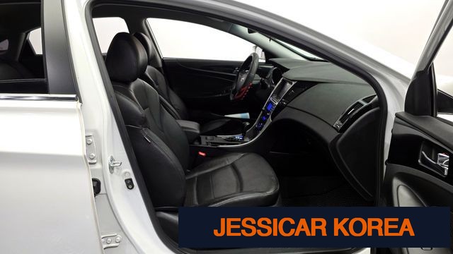 2010 Hyundai YF Sonata - Thumbnail 4