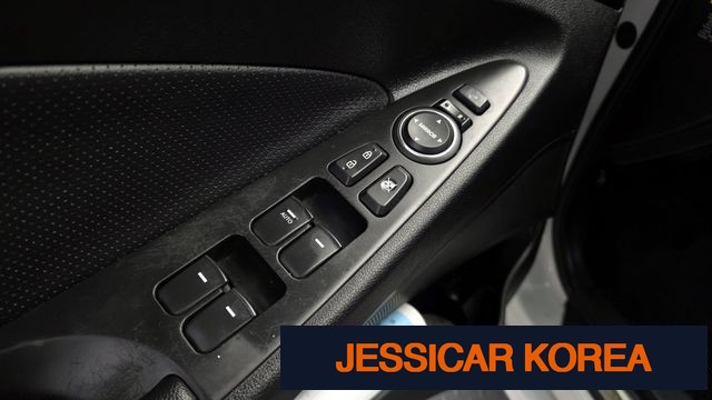 2010 Hyundai YF Sonata - Thumbnail 9