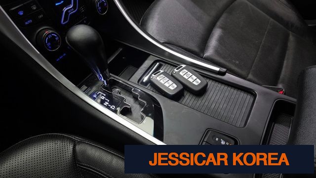 2010 Hyundai YF Sonata - Thumbnail 14