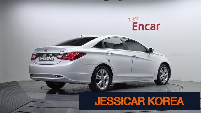 2010 Hyundai YF Sonata - Thumbnail 16