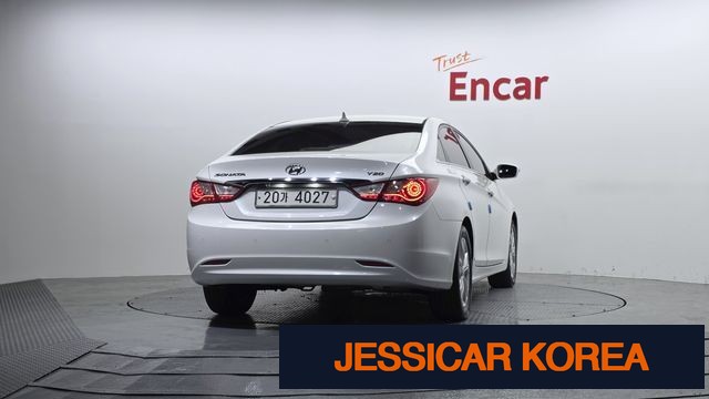 2010 Hyundai YF Sonata - Thumbnail 17