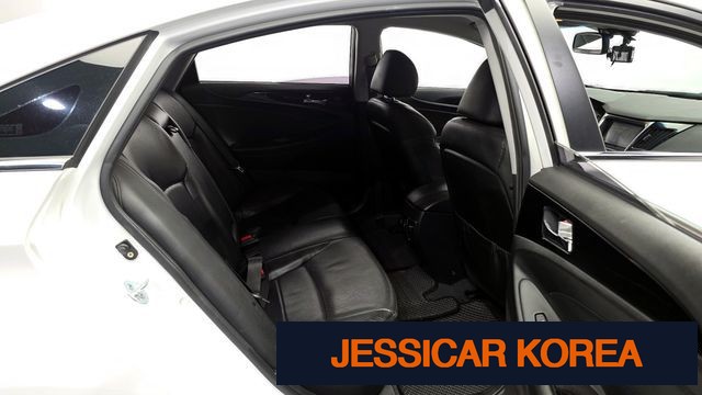 2010 Hyundai YF Sonata - Thumbnail 20