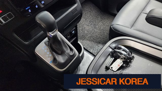 2025 Hyundai Staria - Thumbnail 6