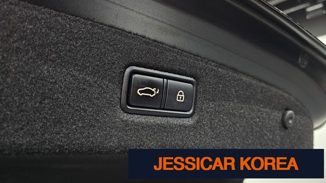 2021 Genesis G90 - Thumbnail 19