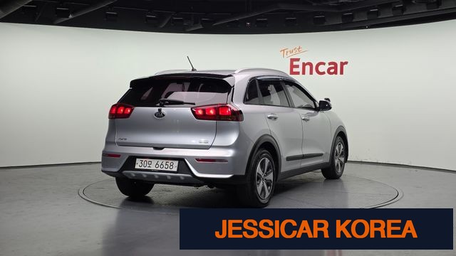 2017 Kia Niro - Thumbnail 12