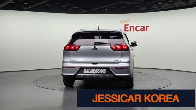 2017 Kia Niro - Thumbnail 16