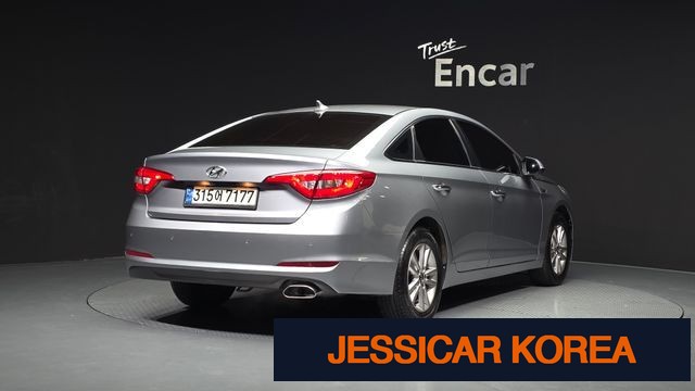 2016 Hyundai LF Sonata - Thumbnail 4