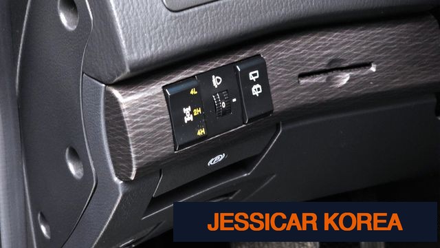 2018 KG Mobility Korando Turismo - Thumbnail 3
