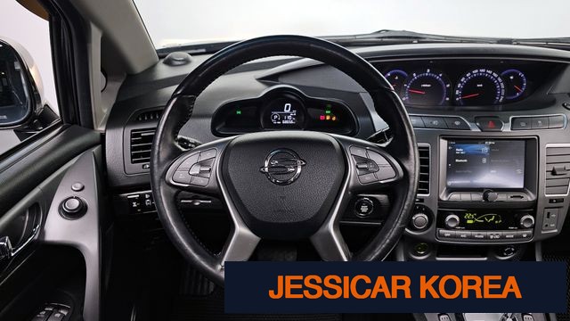 2018 KG Mobility Korando Turismo - Thumbnail 4