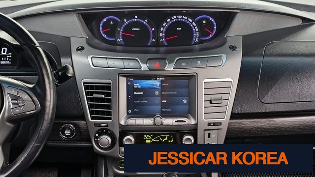 2018 KG Mobility Korando Turismo - Thumbnail 8