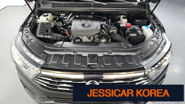 2018 KG Mobility Korando Turismo - Thumbnail 10