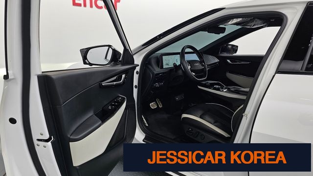 2023 Kia EV6 - Thumbnail 15