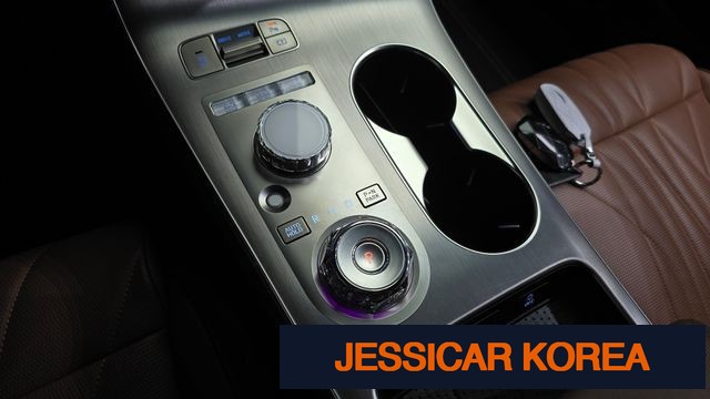 2025 Genesis GV70 - Thumbnail 17