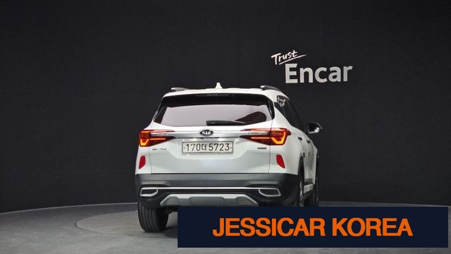 2020 Kia Seltos - Thumbnail 11