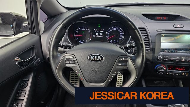 2013 Kia K3 - Thumbnail 9