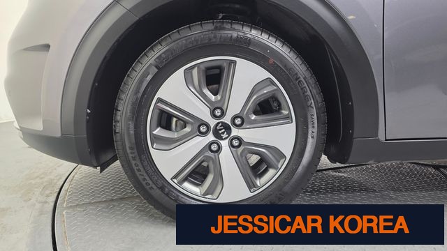 2018 Kia Niro - Thumbnail 8