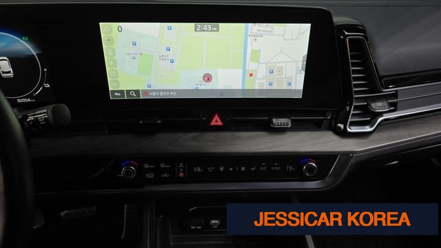 2022 Kia Sportage 5th generation hybrid - Thumbnail 3