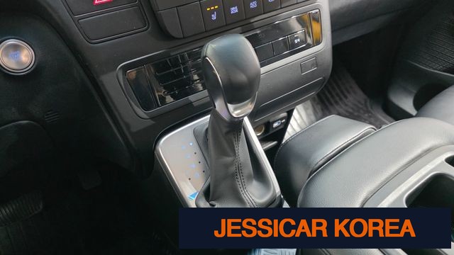 2023 Hyundai Staria - Thumbnail 4