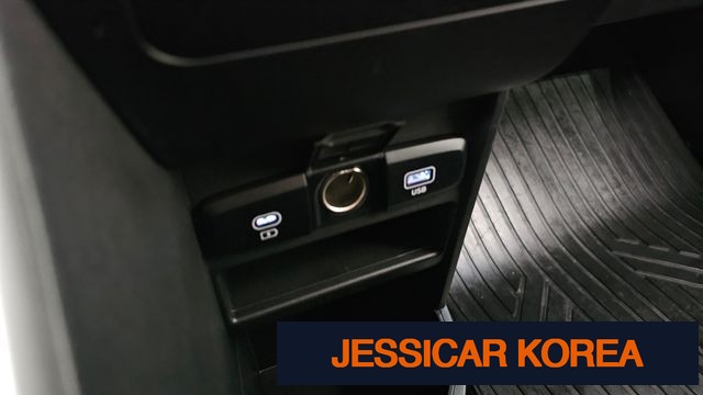 2025 Hyundai Staria - Thumbnail 4