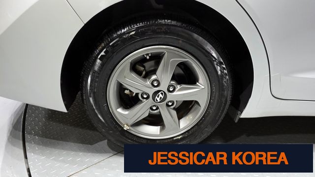 2017 Hyundai Avante AD - Thumbnail 4